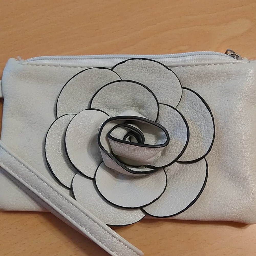 Hand purse with key holder